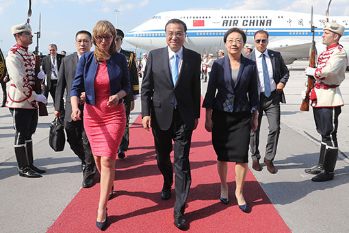 Le PM chinois en Bulgarie pour une visite officielle et un sommet Chine-PECO