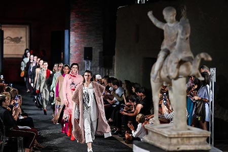 Italie : défilé de mode des diplômés de l'IED
