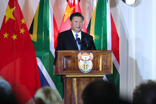 Xi Jinping appelle la Chine et l'Afrique du Sud à continuer de renforcer une relation 
encore plus étroite