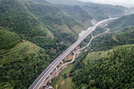Photos : l'autoroute Zhipu au Guizhou