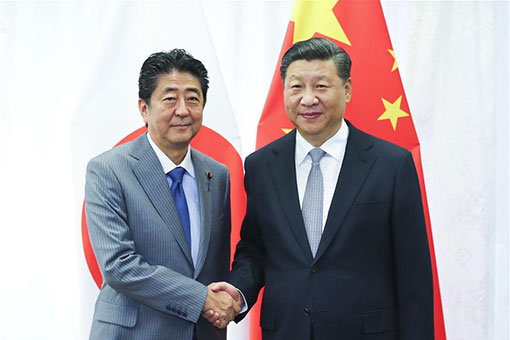 Xi et Abe s'entretiennent de la promotion des relations sino-japonaises