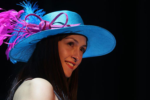 Chine: un défilé de mode sur le thème des chapeaux à Beijing
