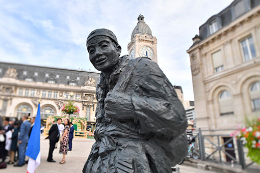 France : installation d'une statue d'un travailleur chinois