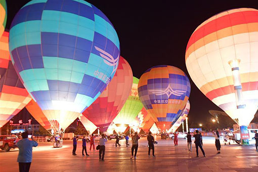 Chine：un festival de montgolfières au Hubei