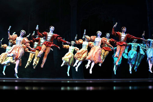 Le ballet "Le Lac des cygnes" présenté au Jiangxi