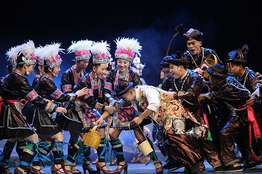 Chine: une comédie musicale du groupe ethnique Dong présentée à Guiyang