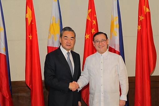 Le conseiller d'Etat chinois rencontre des responsables philippins pour renforcer la coopération bilatérale