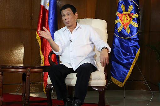 Duterte : la visite de Xi devrait dynamiser les relations sino-philippines (INTERVIEW)