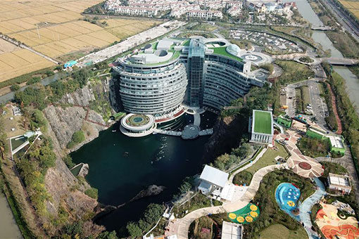 Chine : un hôtel construit dans une carrière désaffectée à Shanghai
