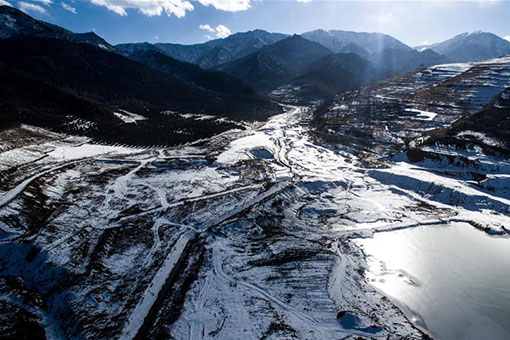 Chine: paysage d'hiver d'un parc forestier au Qinghai