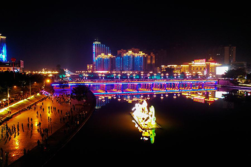 Chine: la vue nocturne de la ville de Lipu