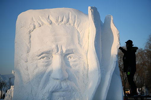 Chine: sculptures sur neige à Harbin