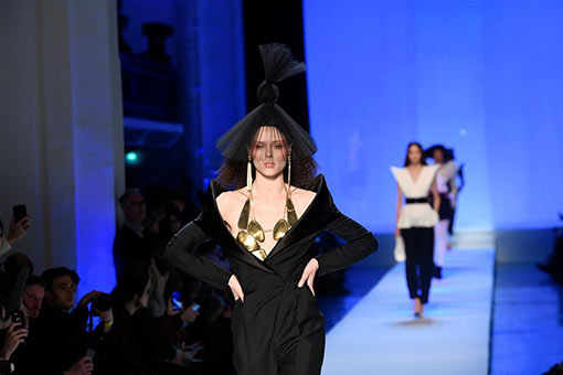 France : défilé de mode haute couture (Jean Paul Gaultier)