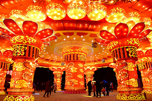 Une foire de lanternes dans le centre de la Chine