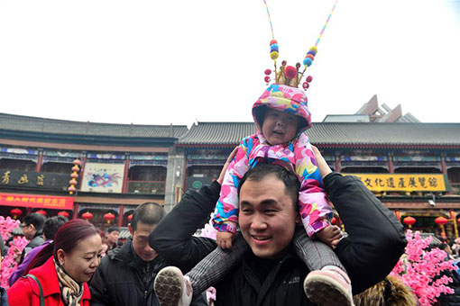 Fête du Printemps : tourisme dans la rue de l'ancienne culture à Tianjin