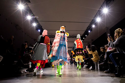 Semaine de la mode de New York: défilé des créations de LEAF XIA