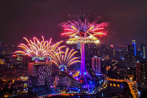 Chine : célébrations de la fête des lanternes à Chengdu