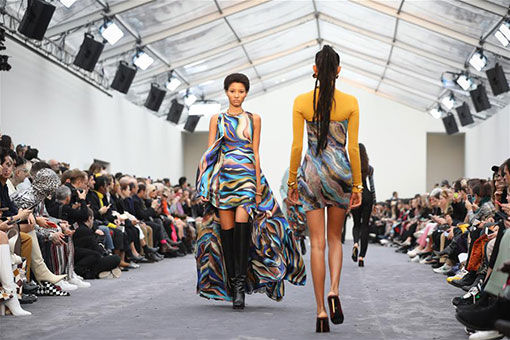 Semaine de la mode de Milan : défilé des créations de Roberto Cavalli