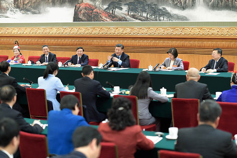 Xi Jinping se joint à des délibérations avec les députés du Fujian à la session législative annuelle