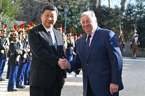 Xi appelle à un partenariat solide et une coopération plus fructueuse avec la France