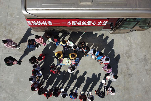 Chine : don de livres à une école primaire dans les montagnes de l'Anhui