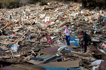 Japon : le bilan du s&eacute;isme et du tsunami s'&eacute;l&egrave;ve &agrave; 11.232 morts