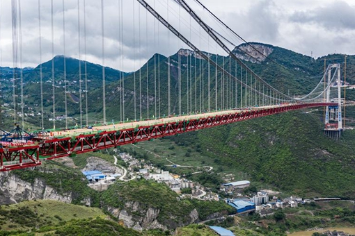 Chine : pont de la rivière Chishui en construction