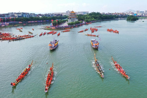 Chine : course de bateaux-dragons dans le Hunan