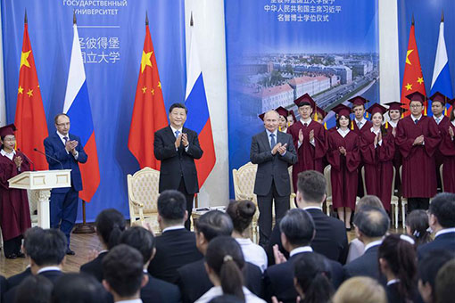 Le président chinois reçoit un doctorat honorifique d'une université russe
