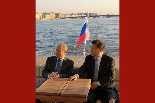 Xi et Poutine se rencontrent à Saint-Pétersbourg (PAPIER GENERAL)