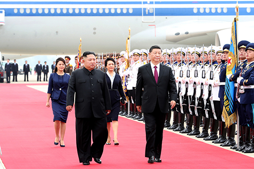Xi Jinping arrive en RPDC pour une visite d'Etat