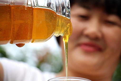 Récolte du miel dans l'est de la Chine