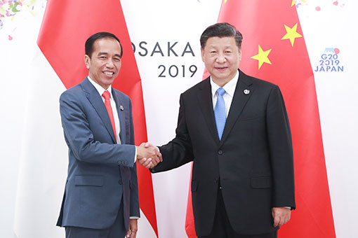 Xi Jinping et le président indonésien discutent de relations bilatérales