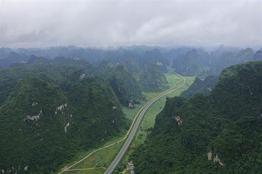 Chine: paysage d'une réserve naturelle au Guangxi