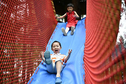 Chine: vacances d'été des enfants à Chongqing