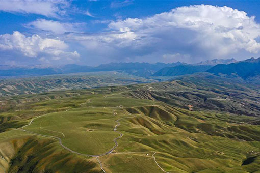 Chine: paysage de la prairie de Kalajun au Xinjiang
