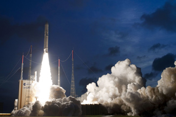 Lancement d'une fus&eacute;e Ariane 5 avec &agrave; son bord deux satellites