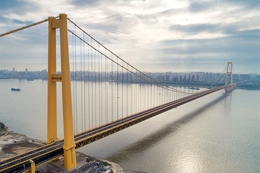 Le plus long pont suspendu &agrave; deux niveaux au monde ouvre &agrave; la circulation