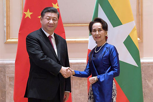 Le président chinois Xi Jinping rencontre la conseillère d'Etat du Myanmar Aung San Suu Kyi