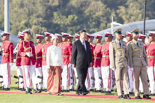Le président chinois Xi Jinping assiste à un banquet de bienvenue organisé par le président du Myanmar