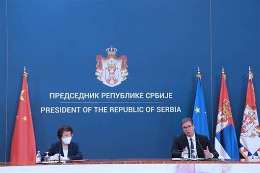 L'aide de la Chine revêt "une importance essentielle" dans la lutte contre la pandémie en Serbie (président)
