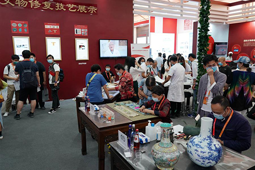 Chine : démonstration de restauration de reliques culturelles lors du CIFTIS