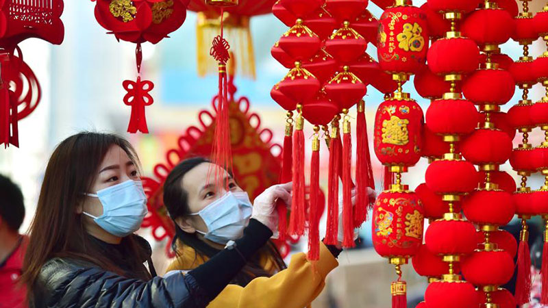 Chine: décorations pour la fête du Printemps au Hebei