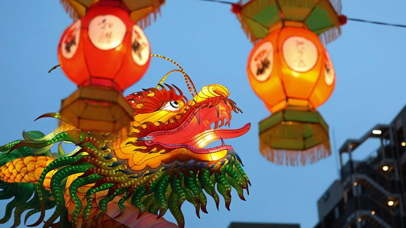 Japon : lanternes du Nouvel An chinois à Yokohama