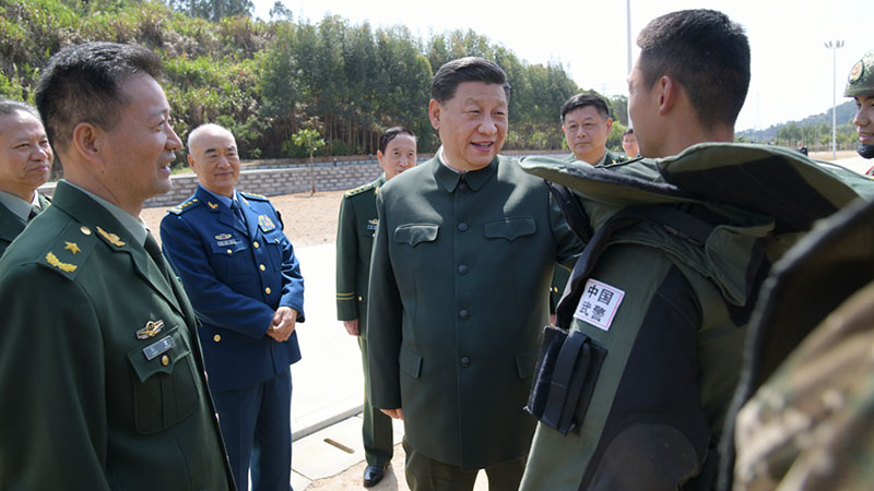 Xi Jinping inspecte un corps de la police armée au Fujian