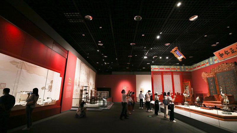 Chine : exposition d'objets du Musée du palais à Hainan