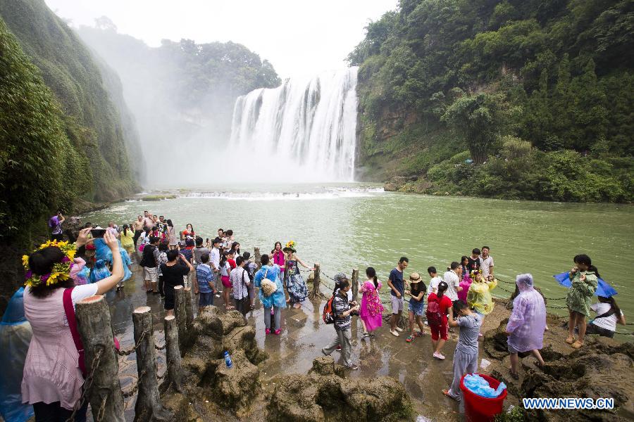 lachutedeauhuangguoshudansleguizhou