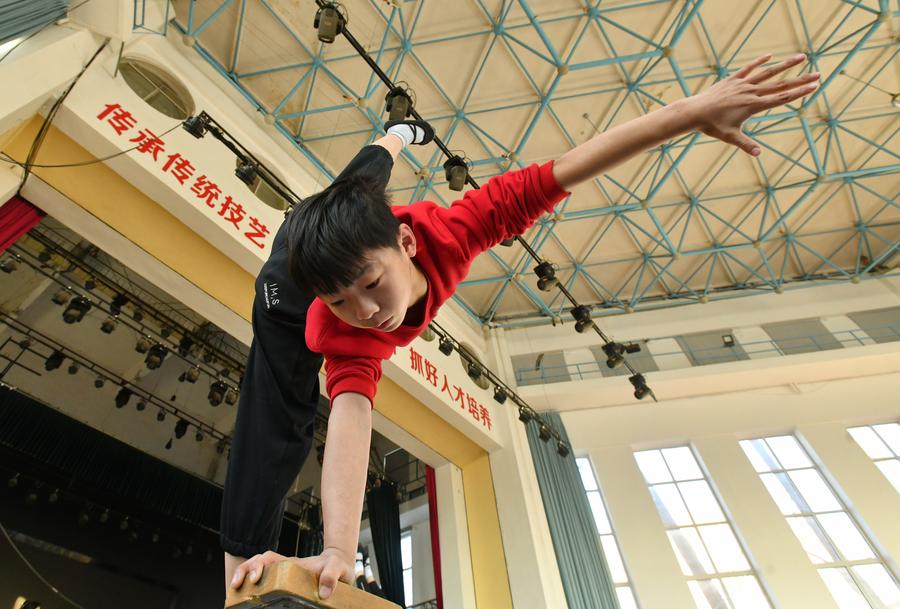 Chine : acrobatie de Wuqiao au Hebei - Xinhua - french.news.cn
