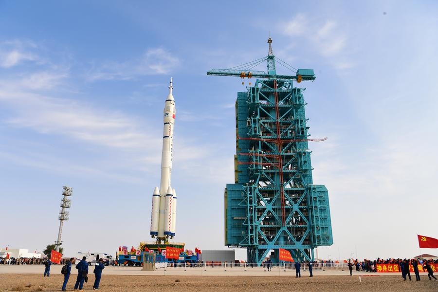 (Multimédia) La Chine se prépare à lancer le vaisseau spatial habité ...