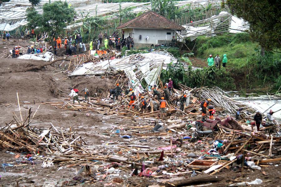 (Multimédia) Indonésie : le bilan d'un glissement de terrain à Java ...